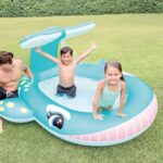 Piscine Gonflable INTEX Baleine avec Fontaine d’Eau 201 x 196 x 91 cm pour Enfants